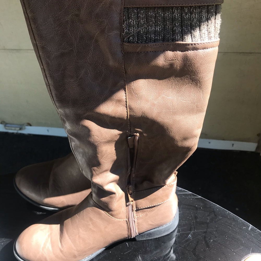 Beige boots size 8